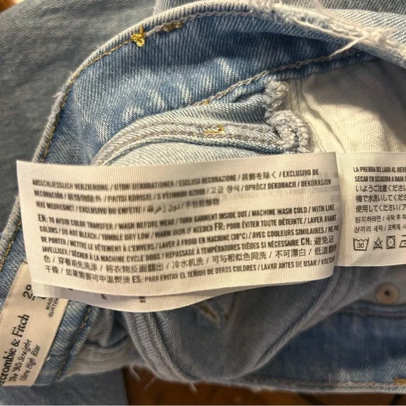 Abercrombie & Fitch ‘90s Straight Ultra High Rise Asymetrical Waist Jeans, 29/8s - Picture 10 of 10